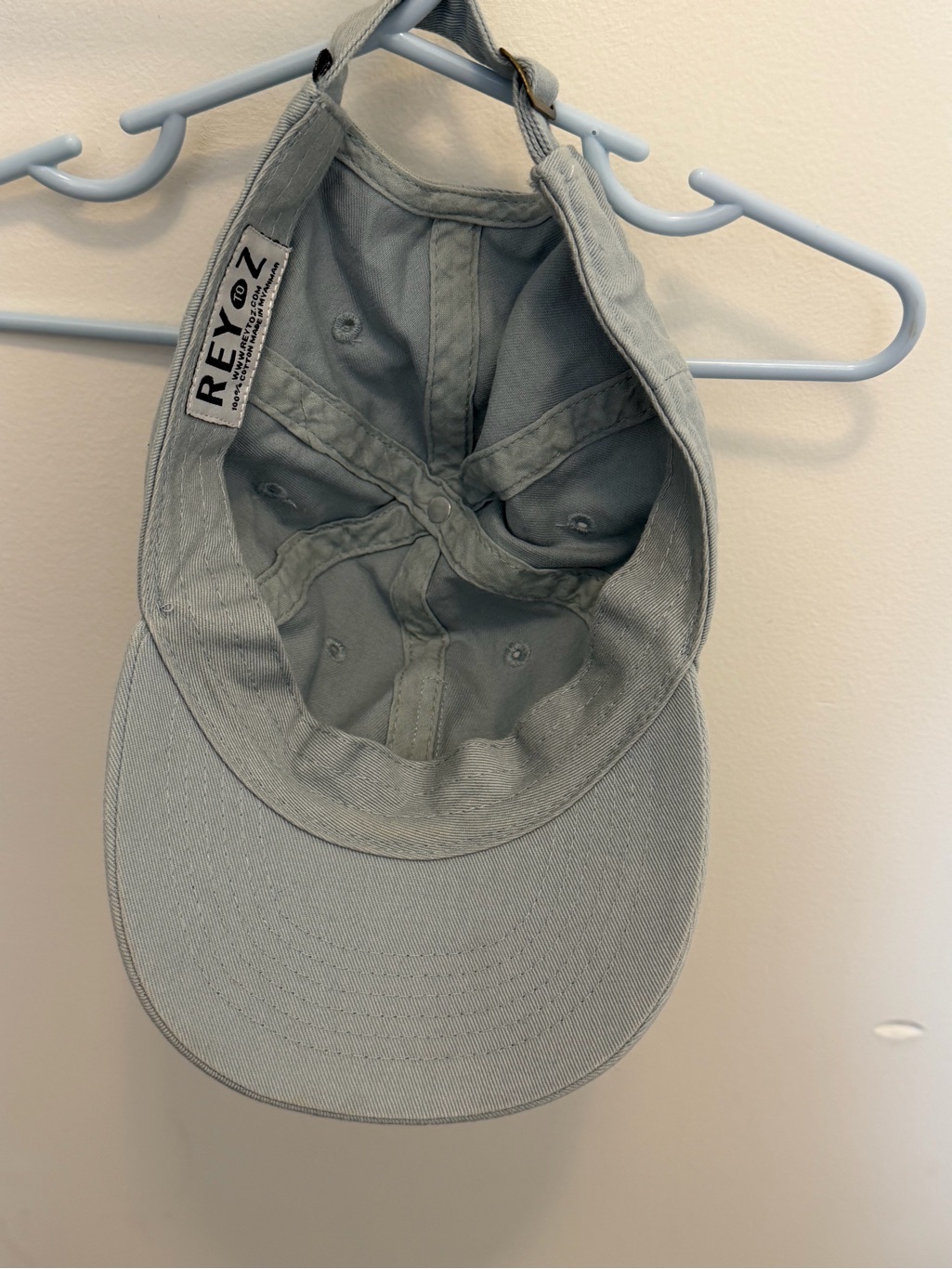 Kids Light Gray Baseball Cap With White 'L' Patch - Unbranded — image 3 of 5